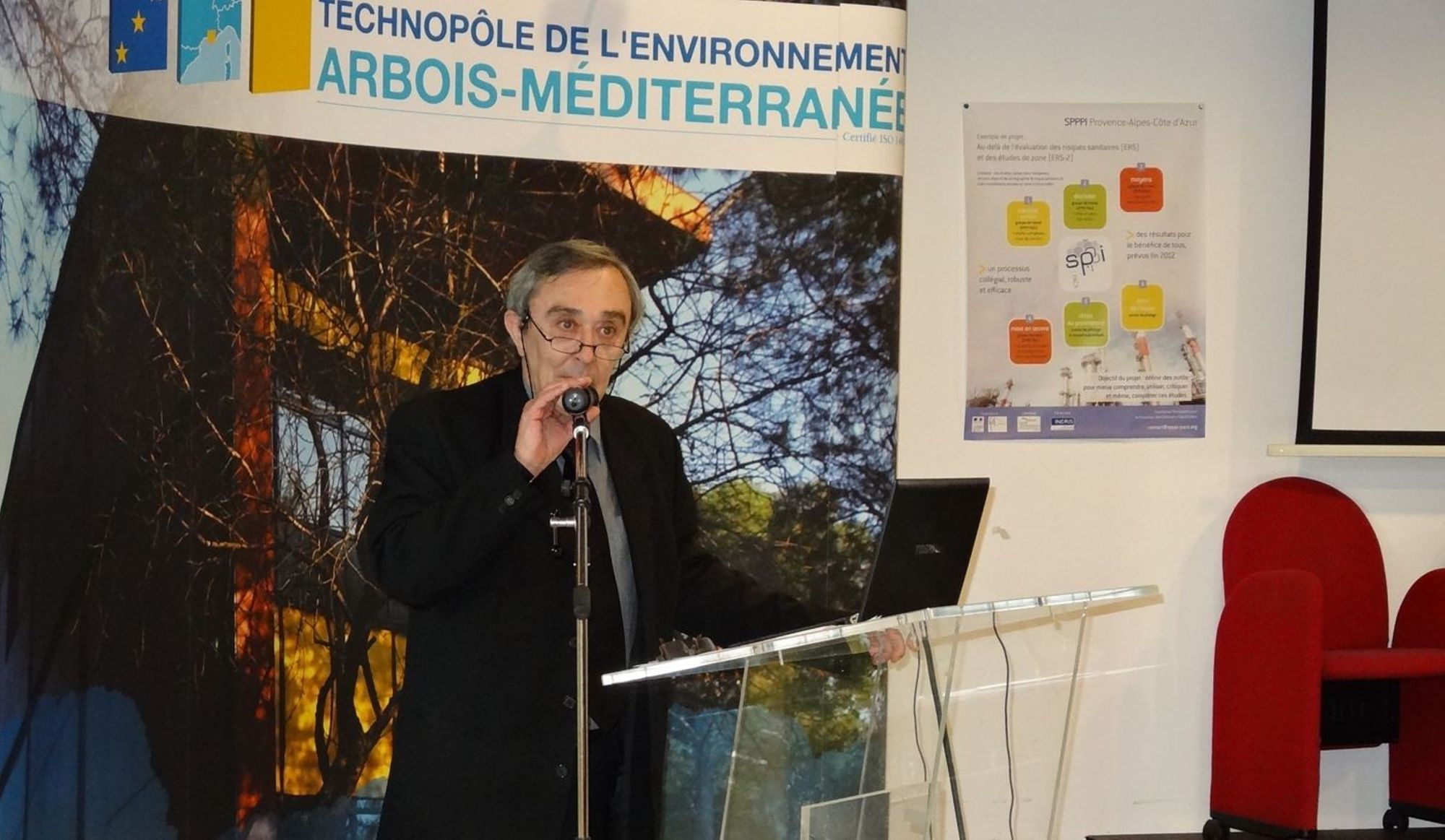 T. Dubuis, un des animateurs du forum interSPPPI